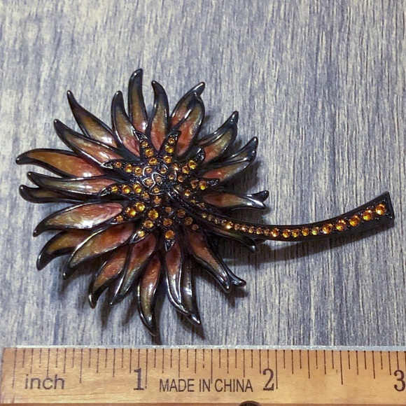 Joan Rivers Flower🌻 Pin - Picture 3 of 5